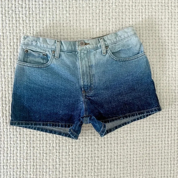 VINTAGE Arizona Jean Company Ombré Denim Shorts - Picture 2 of 5